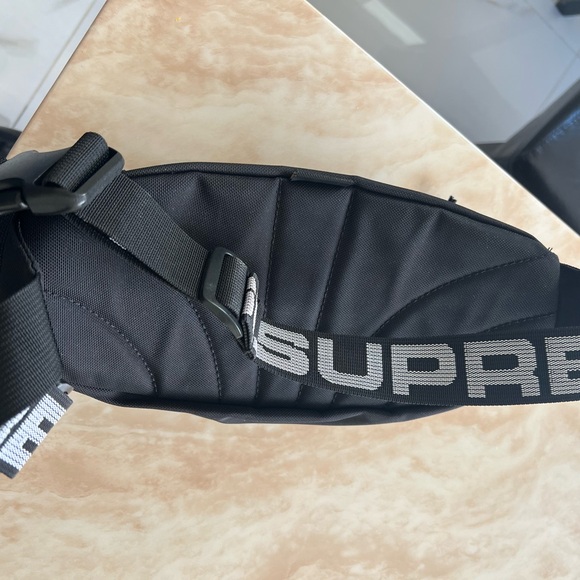 Supreme Waist Bag SS18 - Picture 2 of 2